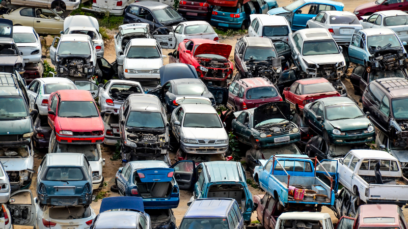 Lot of used cars in various conditions, showing options for buying a secondhand car.