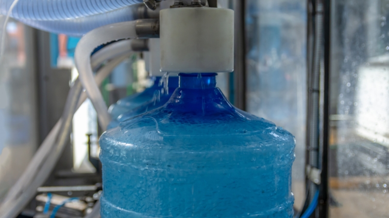 Water-refilling delivery